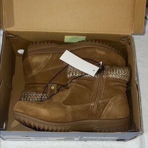 Khombu Tan Boots with Knit Accent